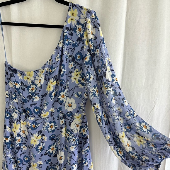 ASTR The Label One Sleeve Ruffled Floral Dress in Blue Size Large - Picture 8 of 9